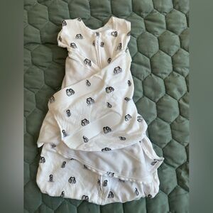 Halo White Swaddle with Penguins